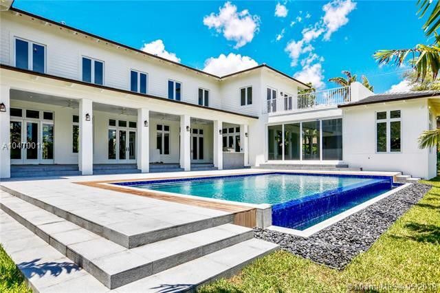 Loggia and pool along the garden elevation